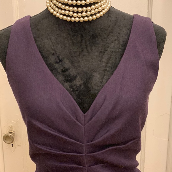 Tahari Dresses & Skirts - 💜PRICE DROPPED Like New Tahari-V Neck Dress